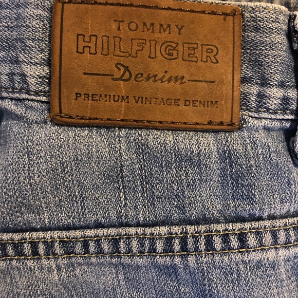 Tommy Hilfiger Loose Fit Jeans - Picture 2 of 4